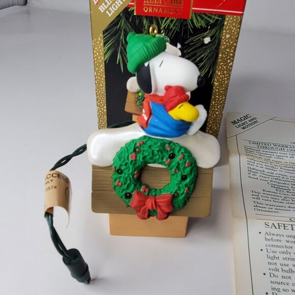 Hallmark Keepsake Ornament Magic Blinking Lights Collector's Series Peanuts 1992 - Picture 2 of 8